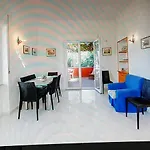 Elegante E Centralissimo Appartamento In Villa